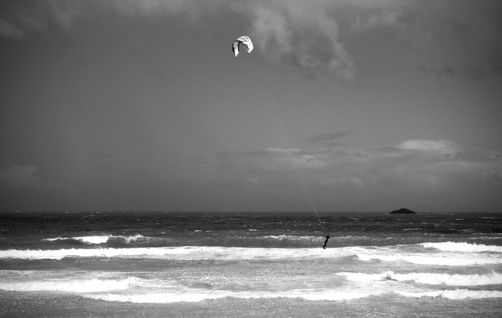 Fly above the waves