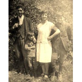 Dolly (Dalalil) Isaac with brothers Tony, Kelly and Scotty.