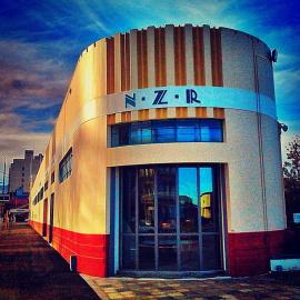 A fine example of a Dunedin art deco building.