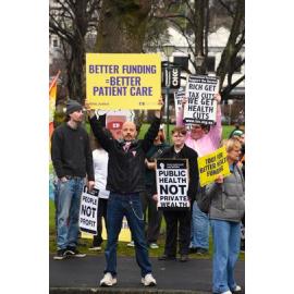 New Zealand Nurses Organisation (NZNO) members on strike in Dunedin