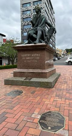 Plaque unveiled for Gaelic bard 