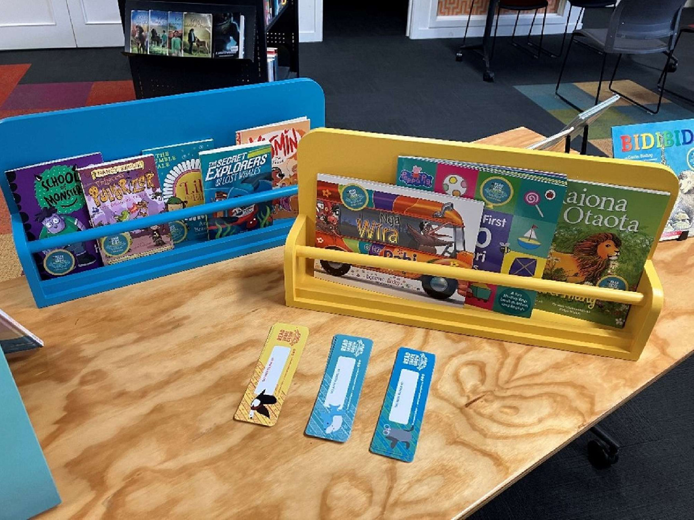 Read Share Grow bookshelves. Image credit:Allan Silvestro 